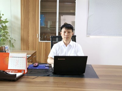 三人行-副總經理